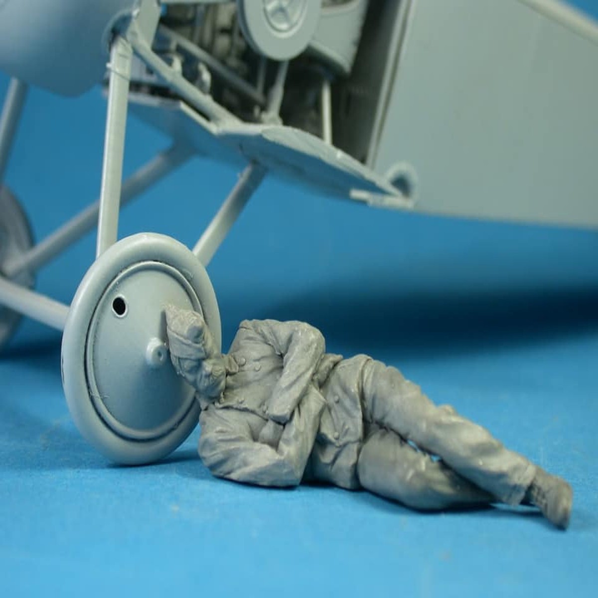 Copper State Models F32048 1/32 French Mechanic Having a Rest